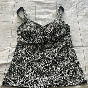 Athleta tank top /swim top with built-in bra. 36 B/C